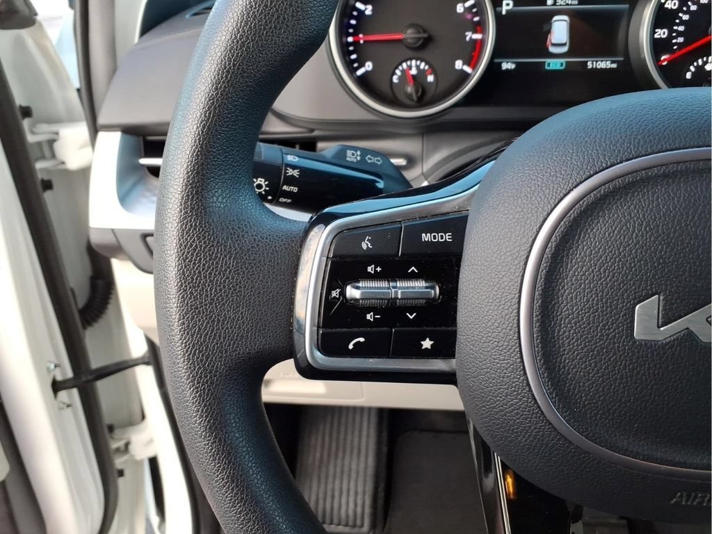 Used 2024 Kia Carnival LX FWD image 25