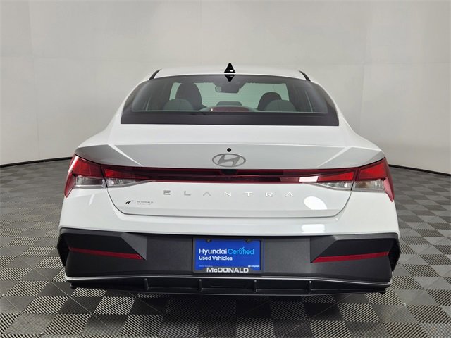 Certified 2025 Hyundai Elantra SE image 4