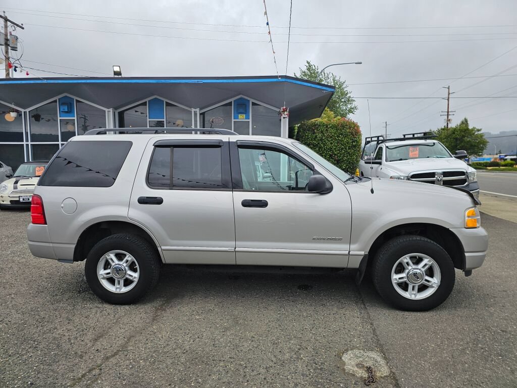 Used 2004 Ford Explorer XLT AWD/4WD image 8