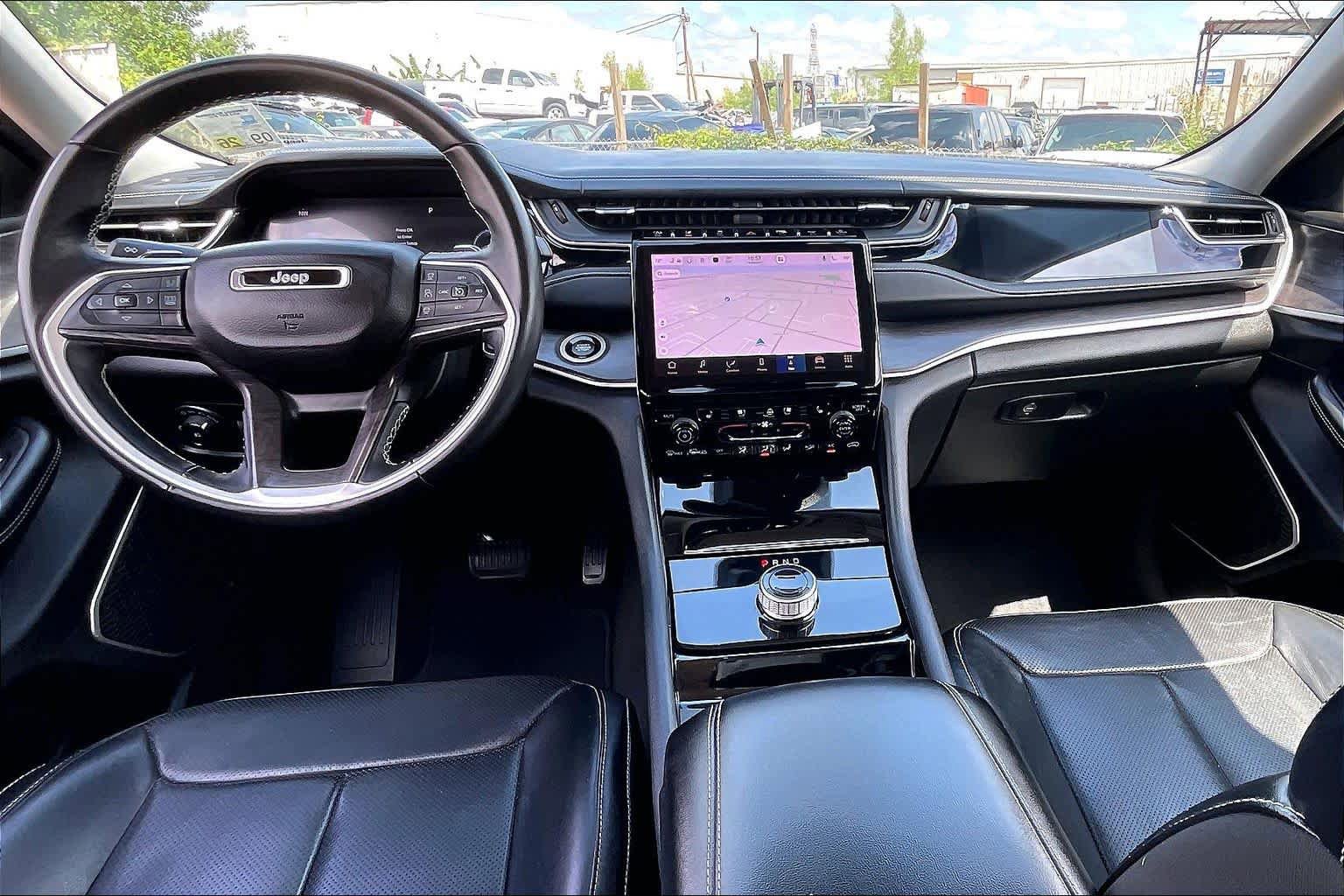 Used 2022 Jeep Grand Cherokee Limited w/ Luxury Tech Group II RWD image 16