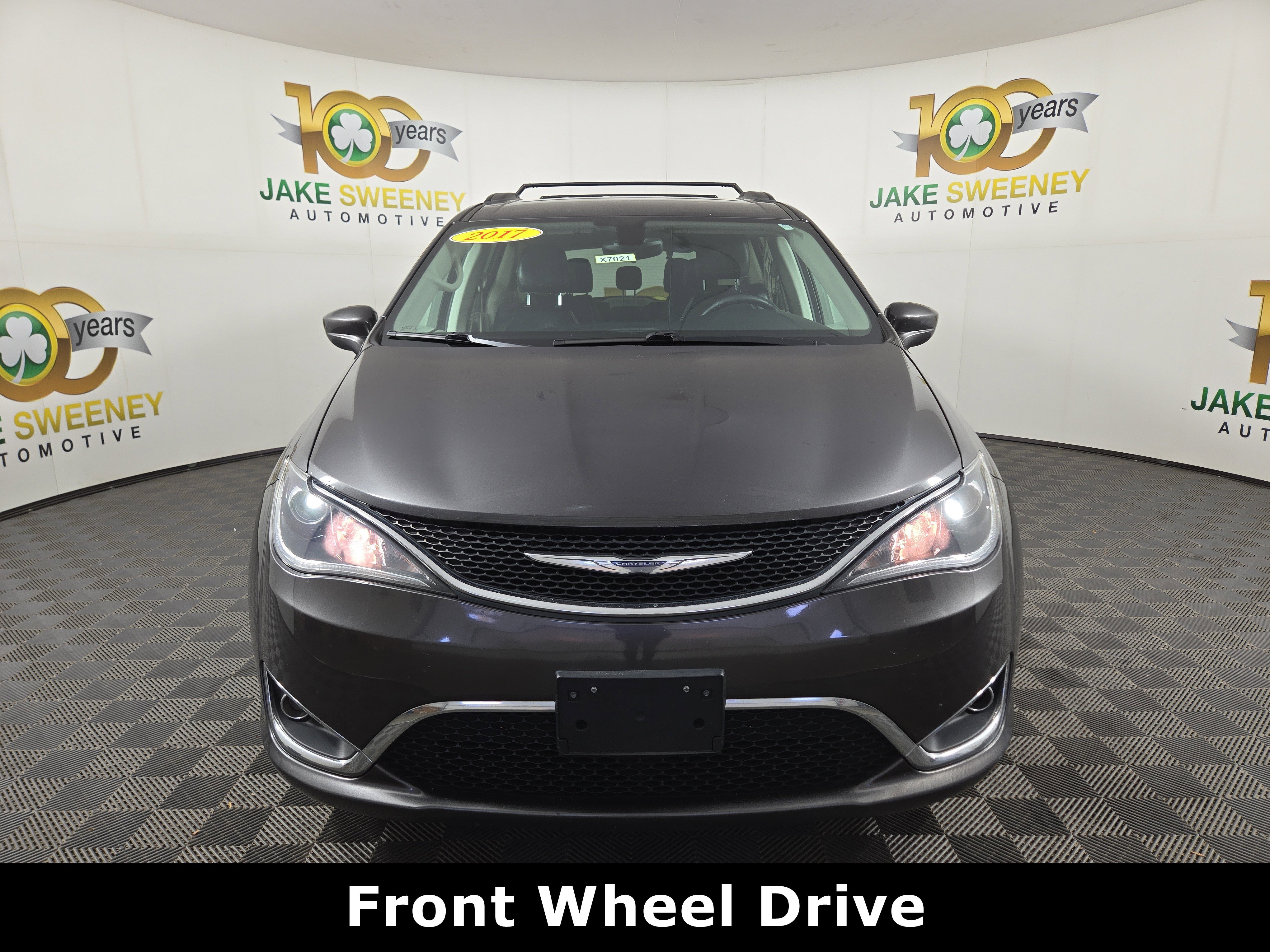 Used 2017 Chrysler Pacifica Touring-L image 3