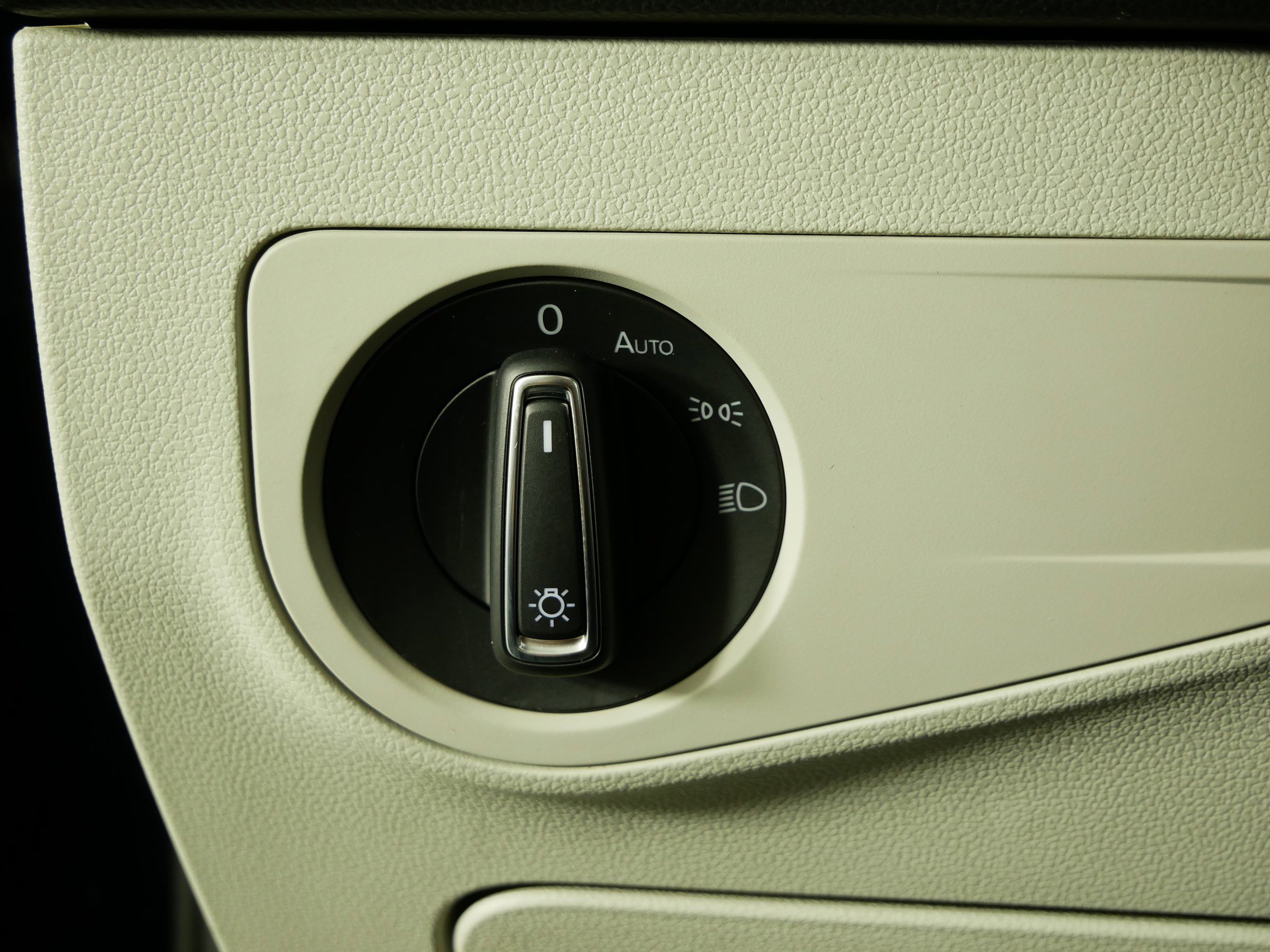 Certified 2022 Volkswagen Tiguan SE w/ Panoramic Sunroof Package image 23