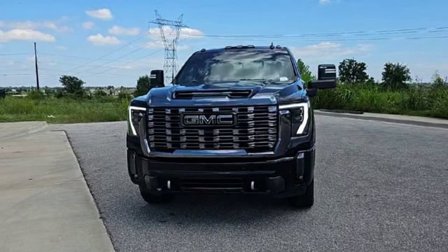 Used 2024 GMC Sierra 2500 Denali Ultimate AWD/4WD image 3
