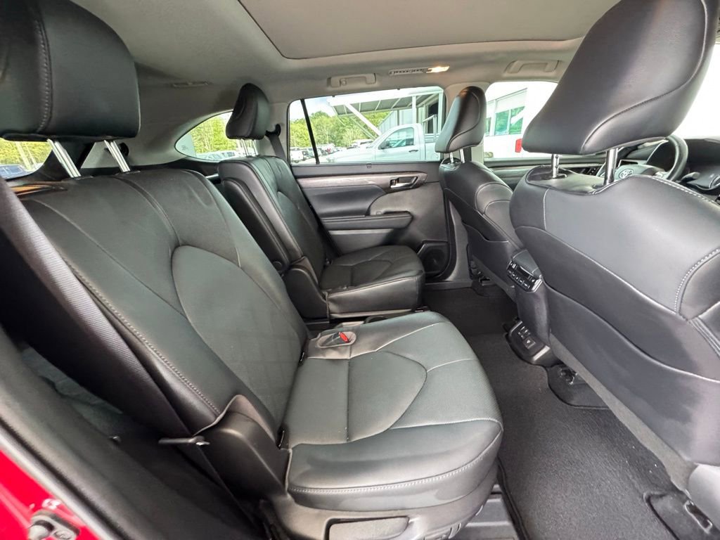 Used 2022 Toyota Highlander Platinum image 23