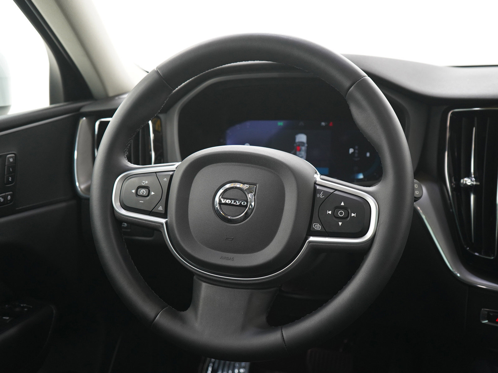Used 2023 Volvo XC60 B5 Core AWD/4WD image 17