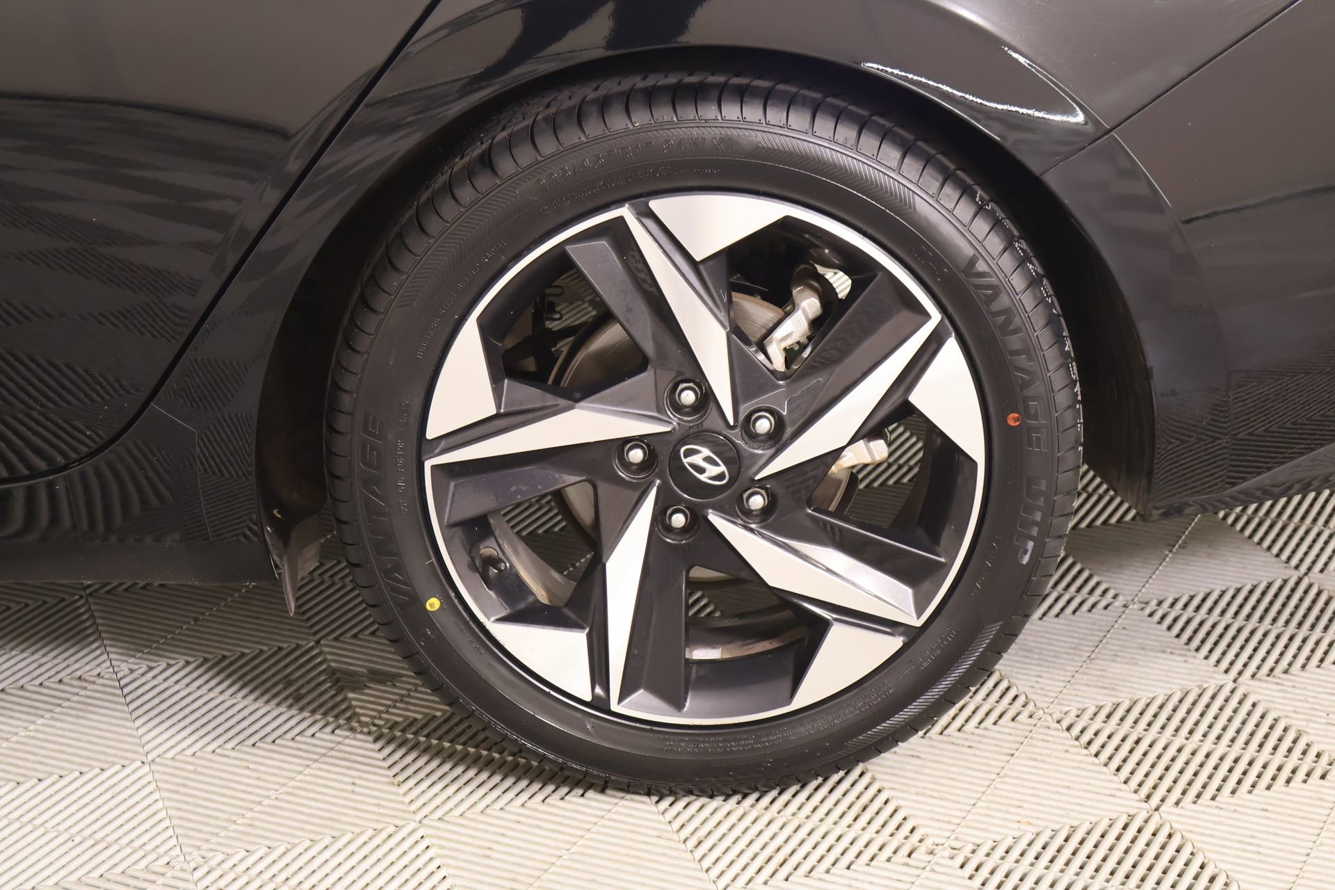 Used 2021 Hyundai Elantra Limited w/ Cargo Package image 20