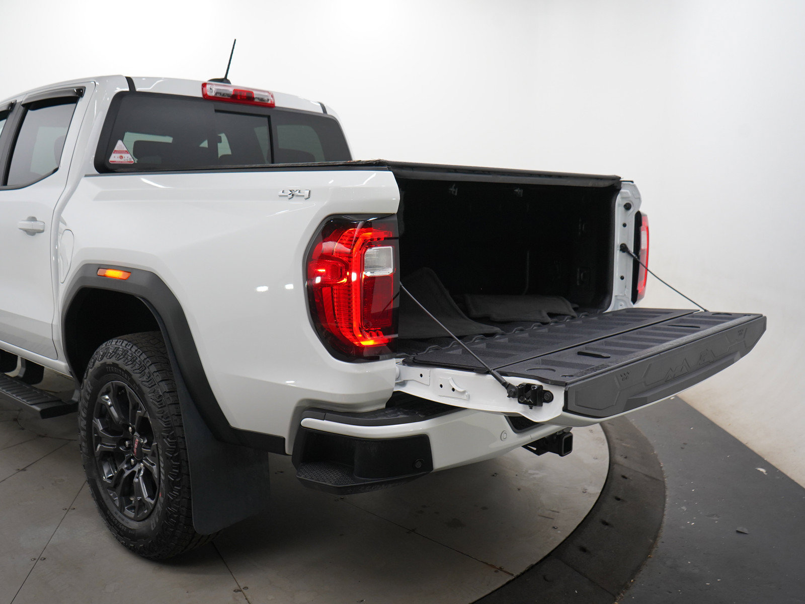 Used 2025 GMC Canyon Elevation w/ Convenience Package AWD/4WD image 9