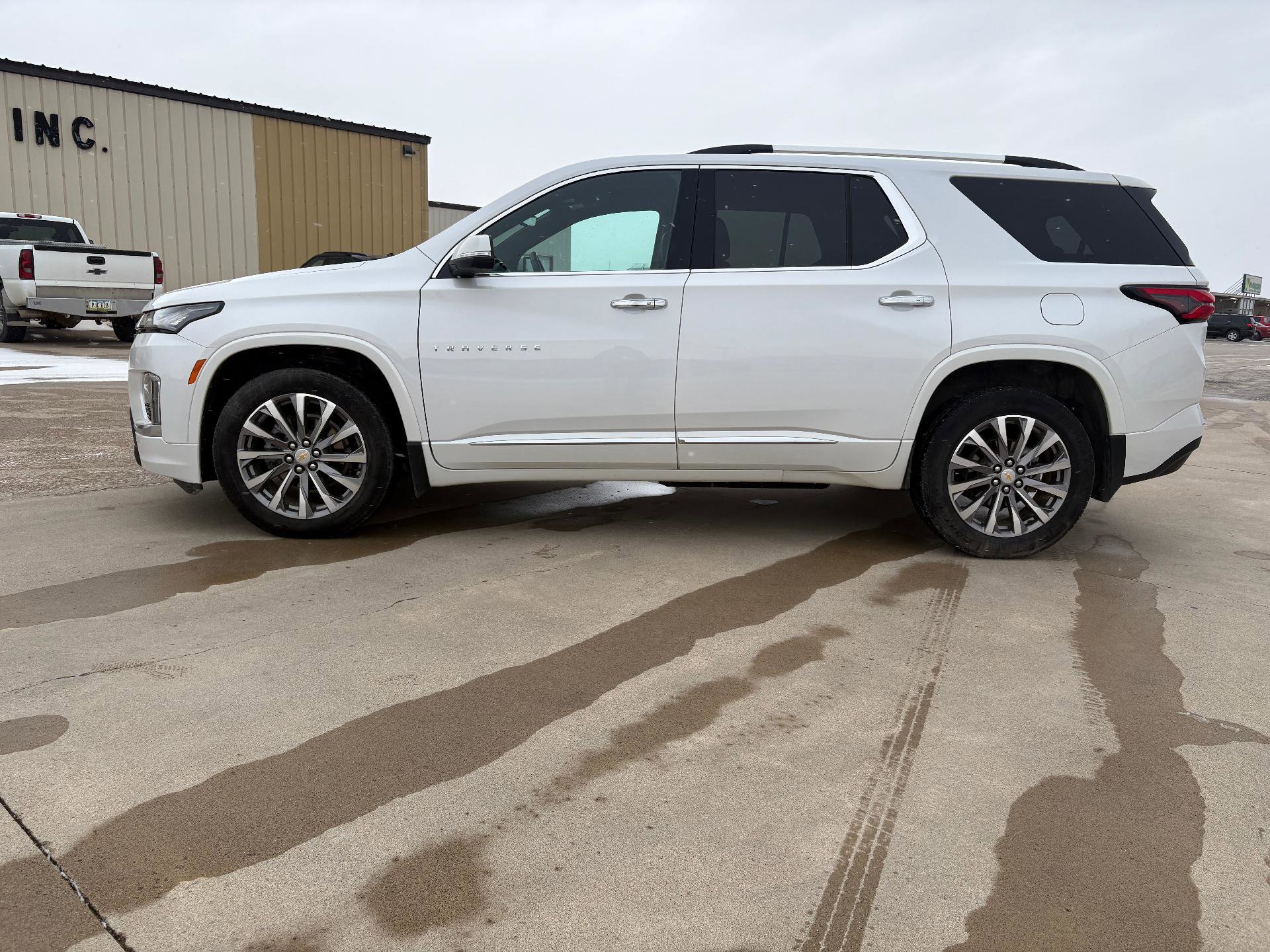 Used 2023 Chevrolet Traverse Premier w/ LPO, Floor Liner Package image 3