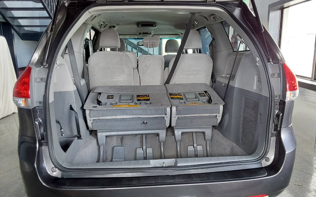 Used 2011 Toyota Sienna LE FWD image 32