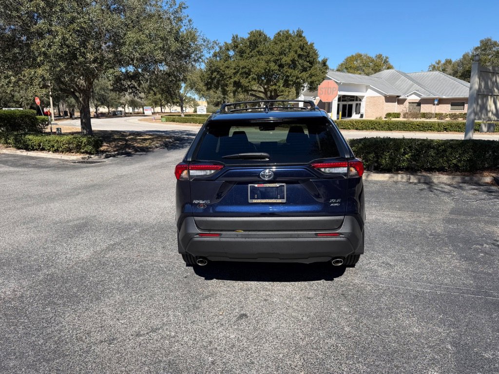 Used 2021 Toyota RAV4 XLE Premium image 9