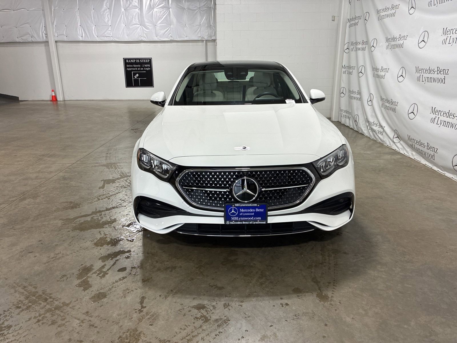 Used 2024 Mercedes-Benz E 350 4MATIC Sedan image 2