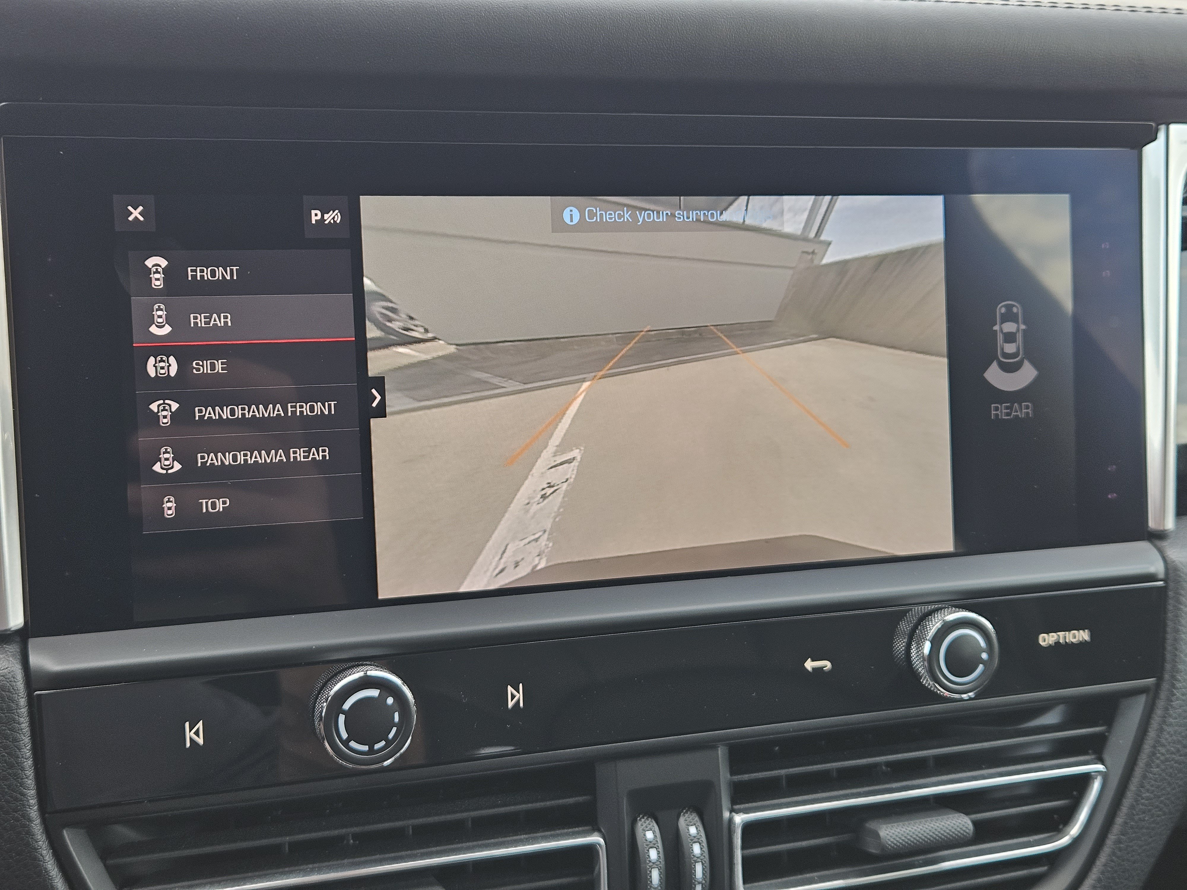 Certified 2023 Porsche Macan S AWD/4WD image 18
