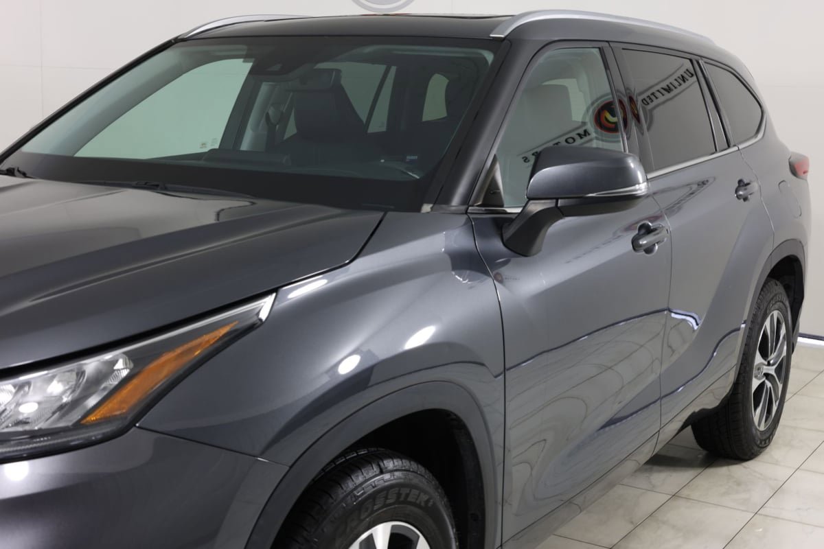 Used 2020 Toyota Highlander XLE FWD image 50