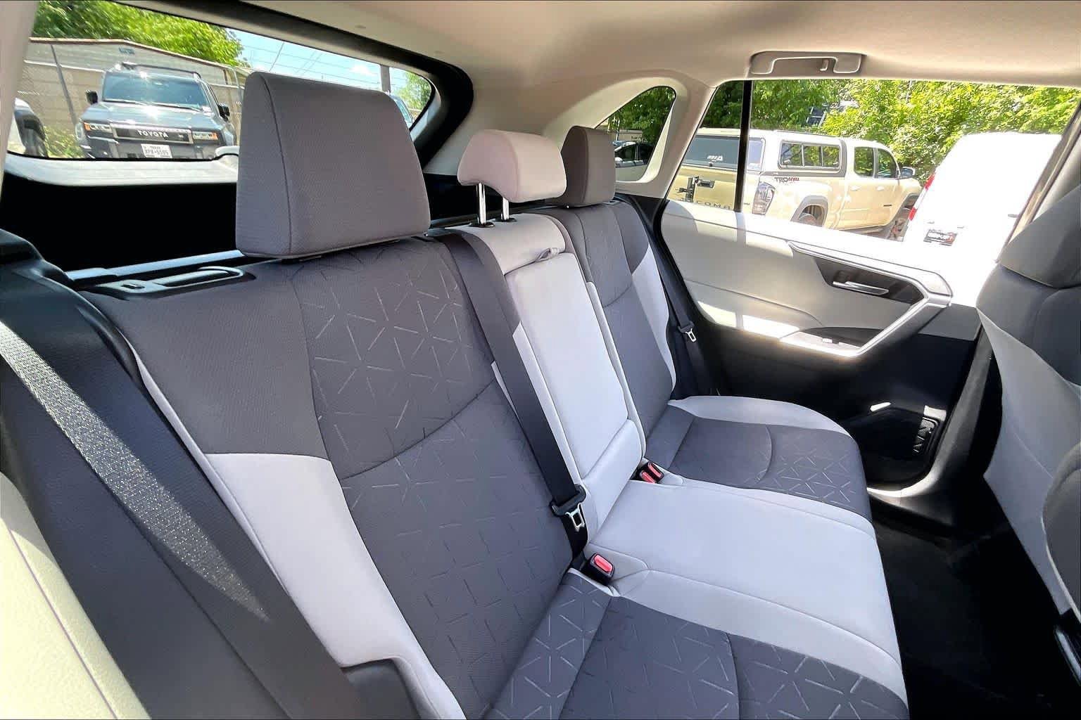 Used 2025 Toyota RAV4 XLE w/ Convenience Package FWD image 18