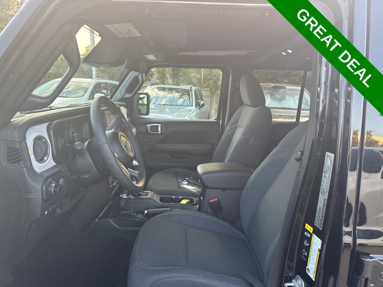 Used 2025 Jeep Wrangler Unlimited Sahara w/ Safety Group AWD/4WD image 15