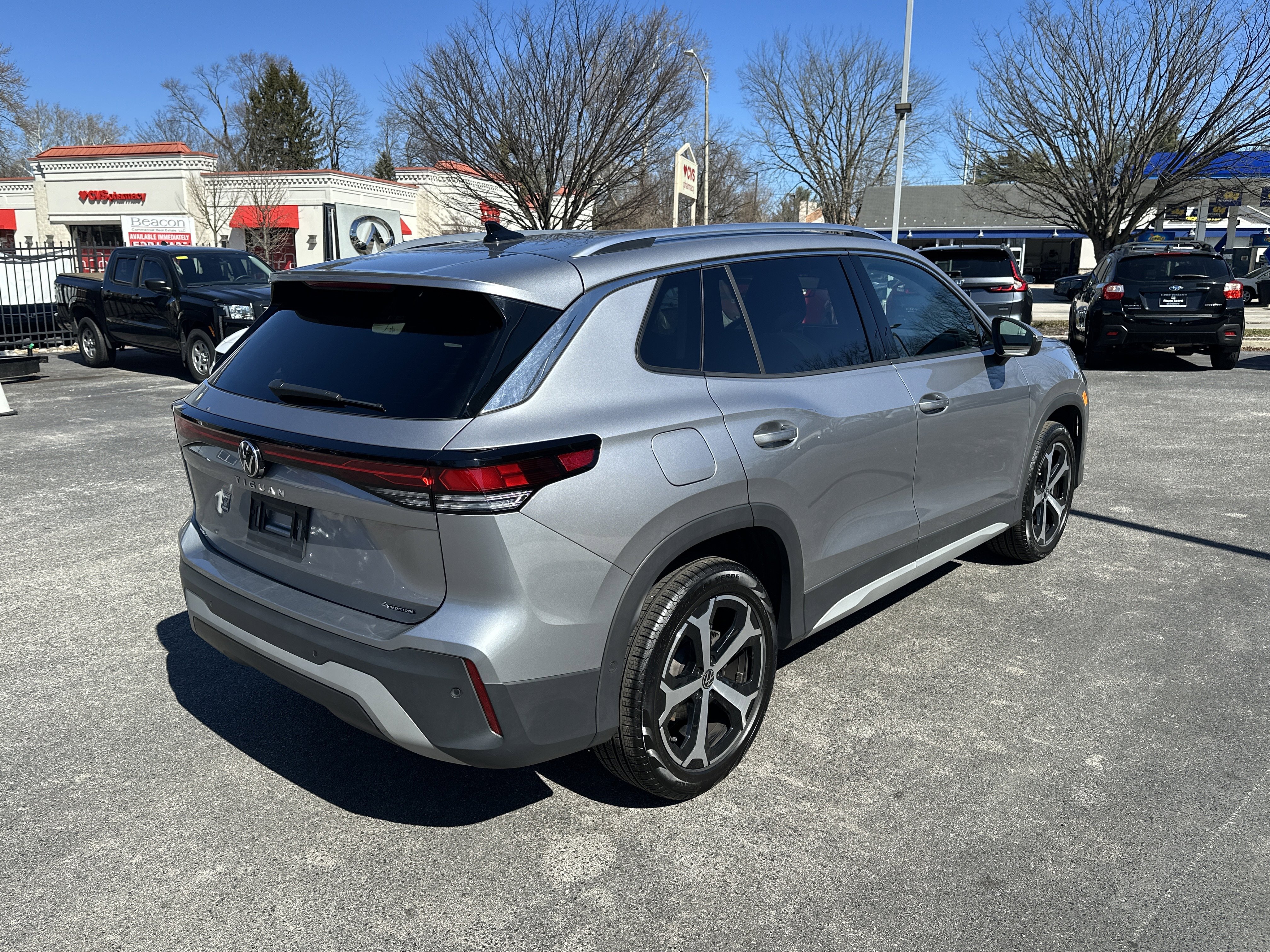 Certified 2025 Volkswagen Tiguan SE image 7