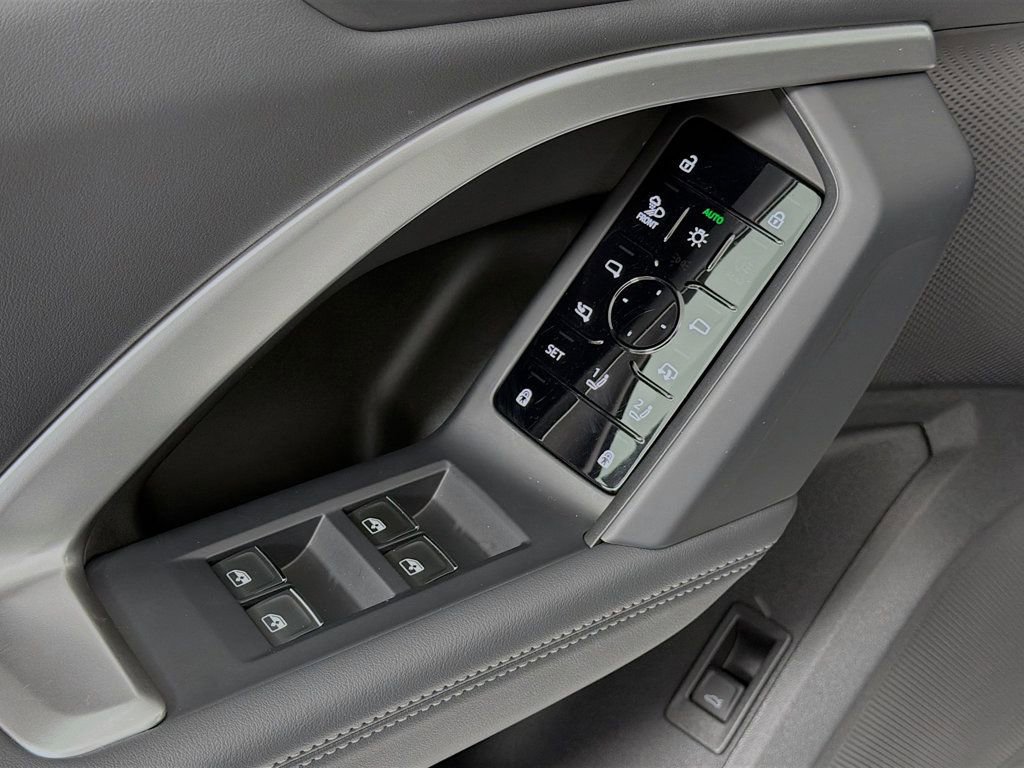 Certified 2025 Audi Q5 Premium Plus w/ Premium Plus image 18