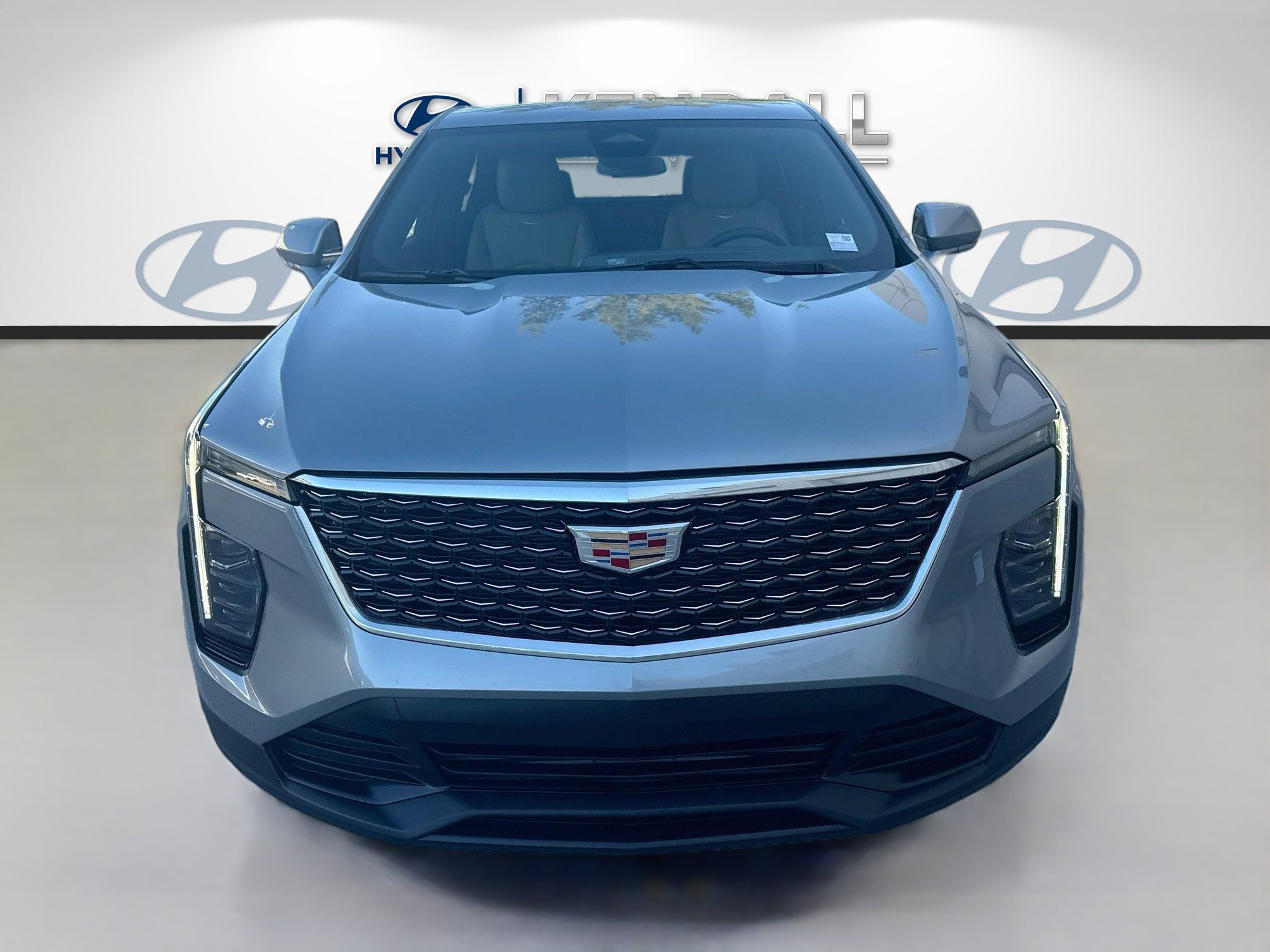 Used 2024 Cadillac XT4 Luxury w/ Cold Weather Package FWD image 2