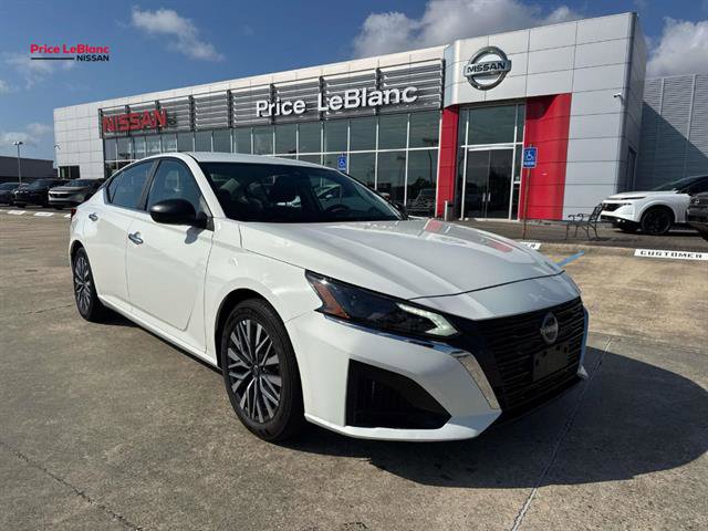 Used 2025 Nissan Altima 2.5 SV FWD image 2