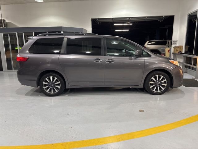 Used 2019 Toyota Sienna XLE image 8