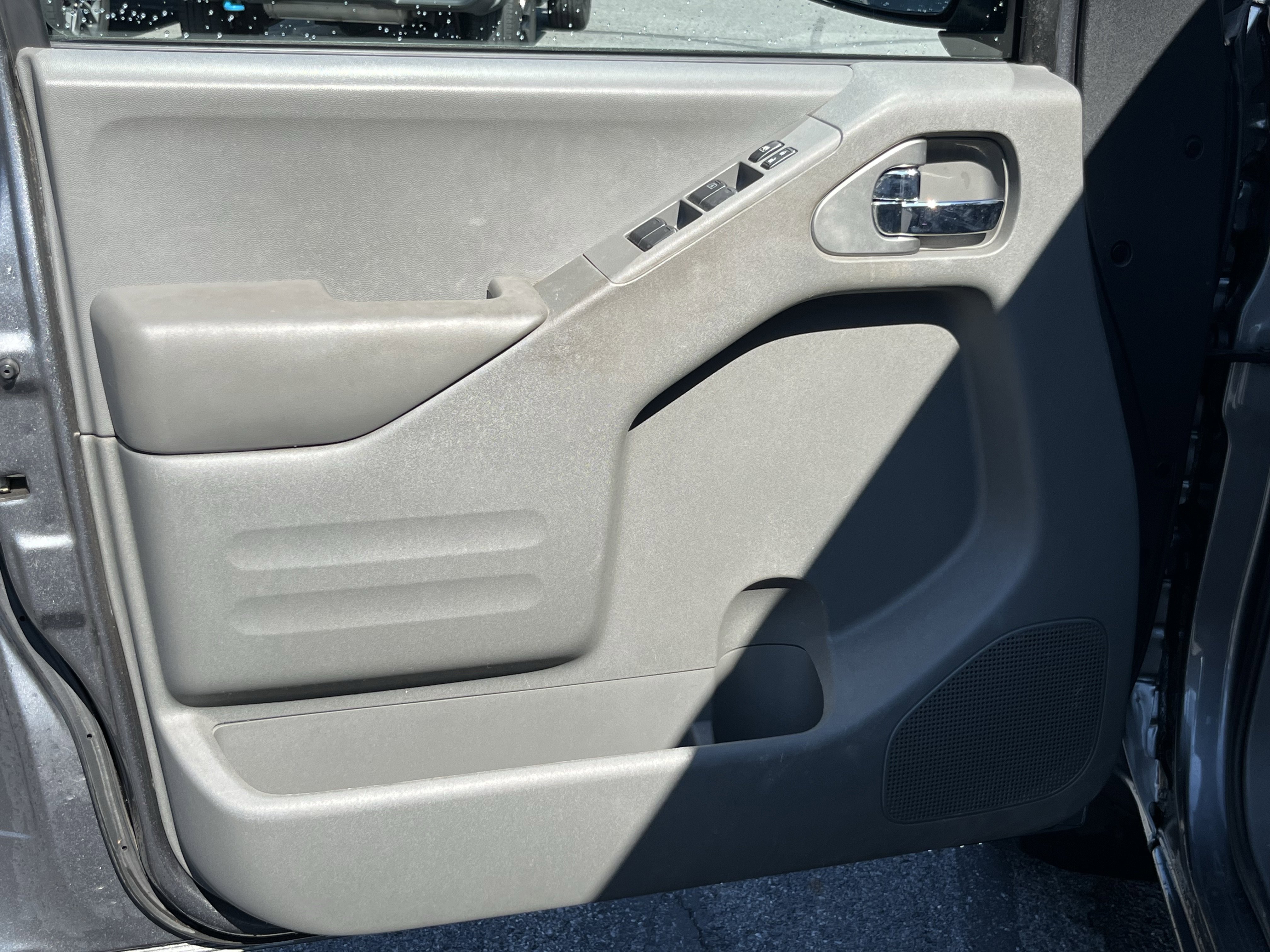 Used 2020 Nissan Frontier SV image 16