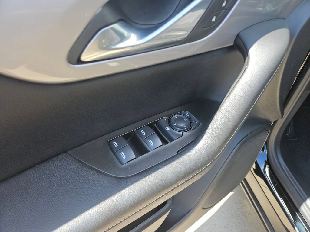 Used 2025 Chevrolet Blazer LT FWD image 13