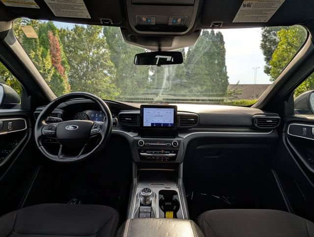 Used 2020 Ford Explorer XLT AWD/4WD image 12