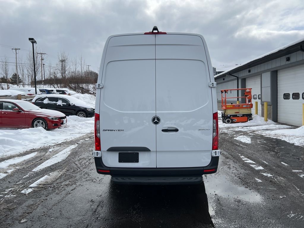 Used 2025 Mercedes-Benz Sprinter 2500 image 8