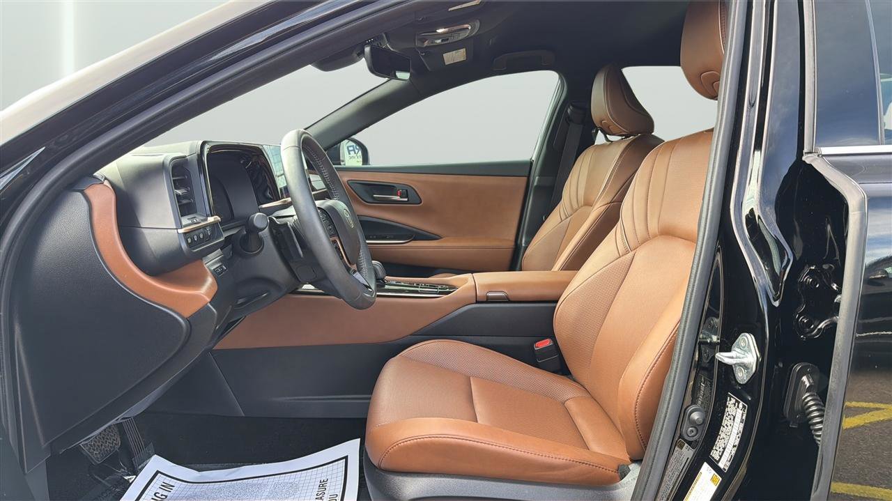 Used 2025 Toyota Crown Signia XLE AWD (Natl) image 12