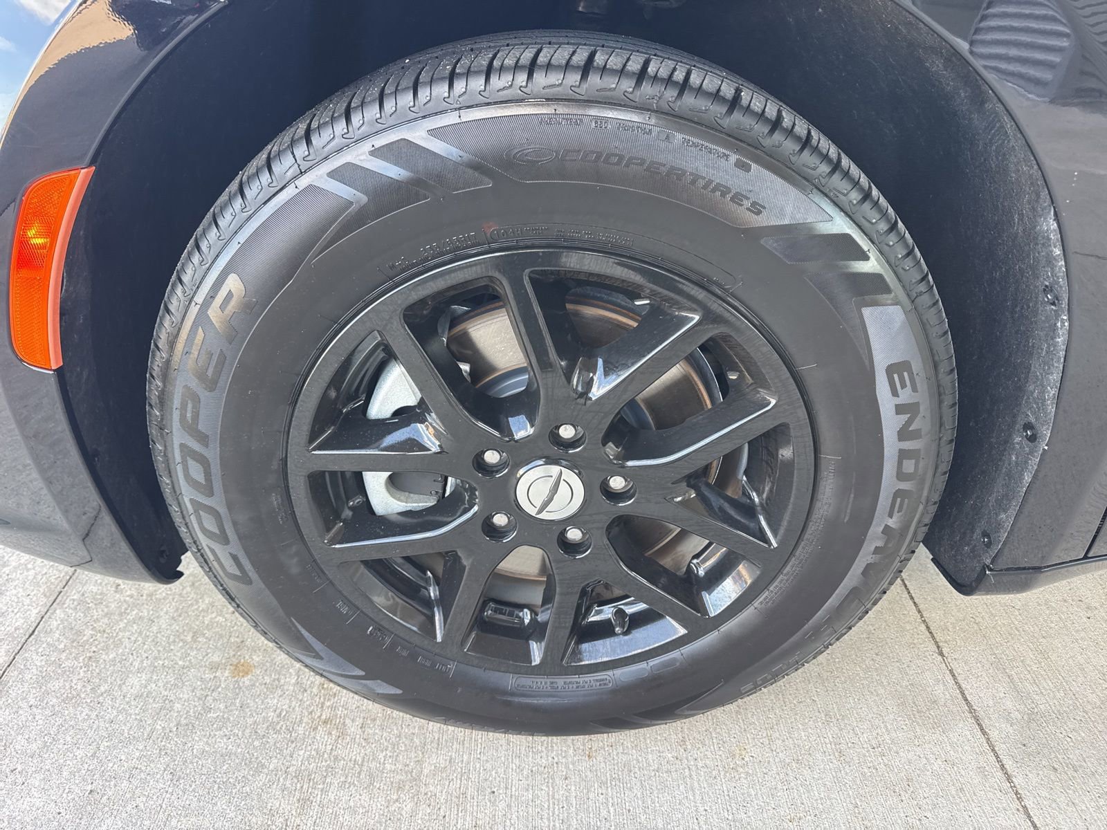 Used 2024 Chrysler Pacifica Touring-L FWD image 16