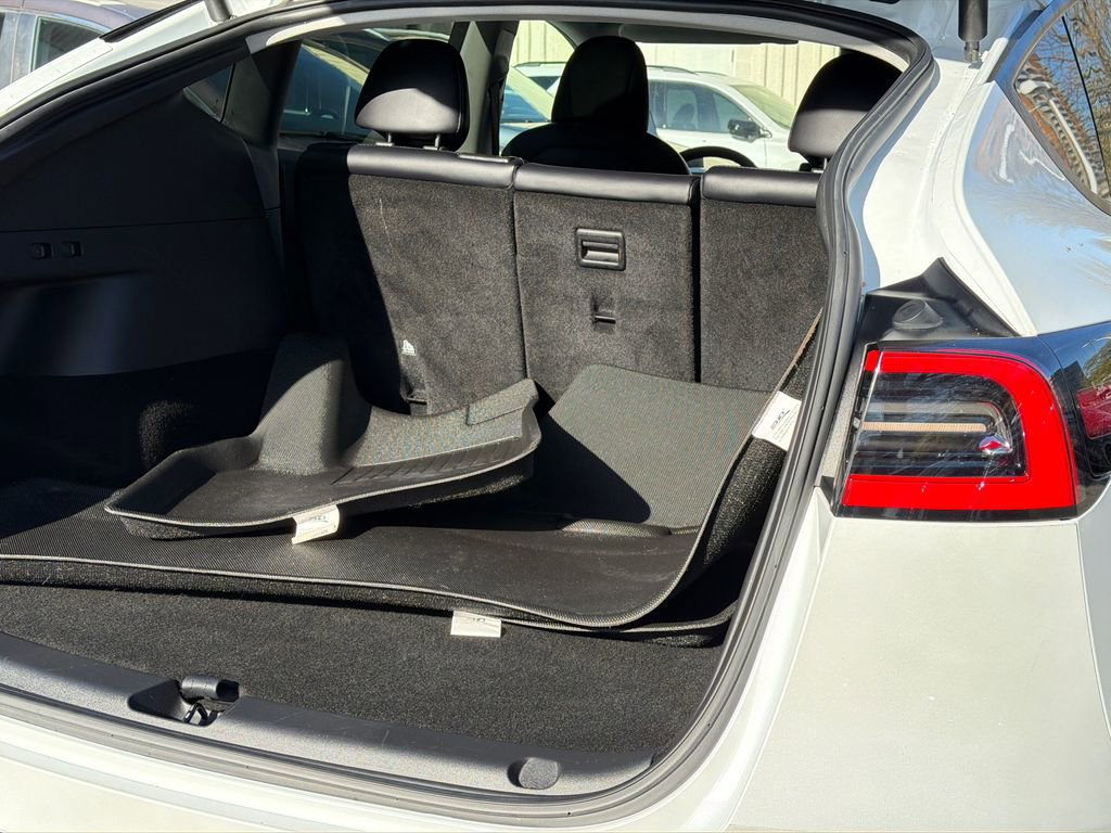 Used 2021 Tesla Model Y Long Range image 8