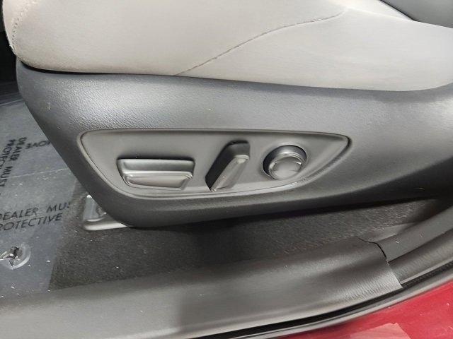 Used 2023 Toyota Venza LE AWD/4WD image 21