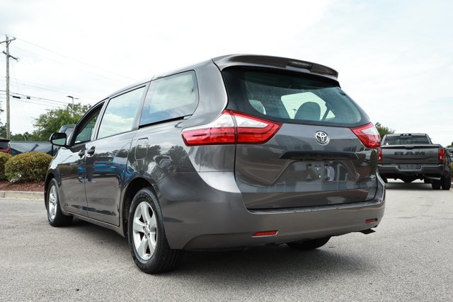Used 2015 Toyota Sienna L FWD image 8