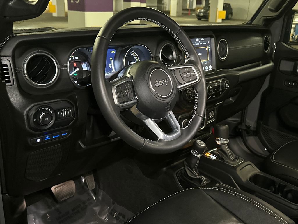 Used 2022 Jeep Wrangler Unlimited Sahara w/ Cold Weather Group AWD/4WD image 17