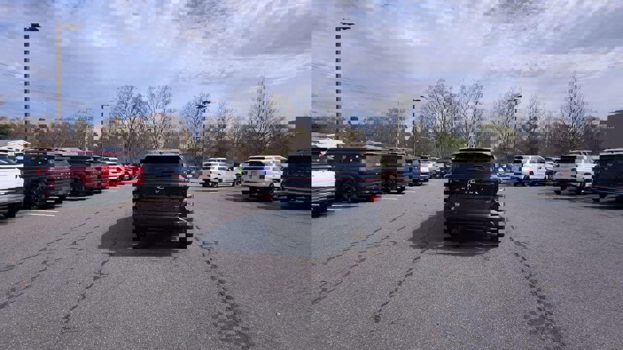 Certified 2025 Hyundai Kona SE image 6