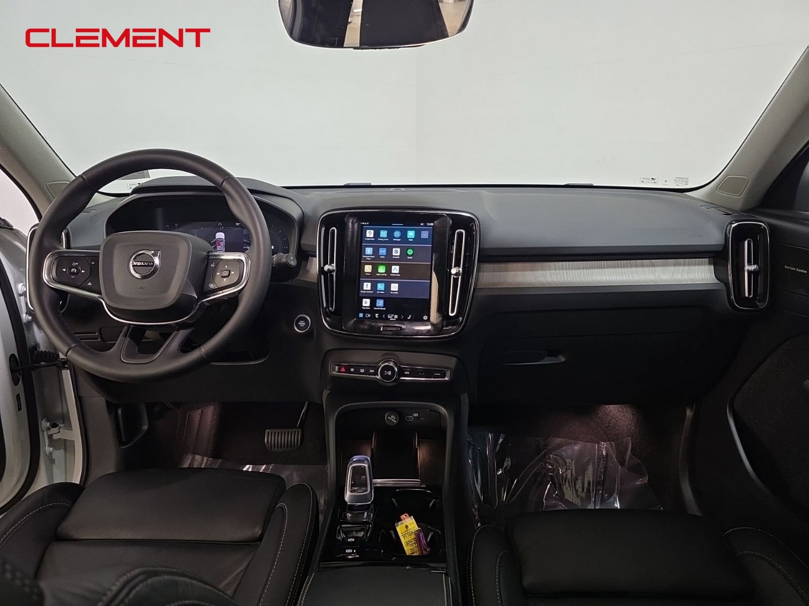 Used 2023 Volvo XC40 B5 Ultimate image 10