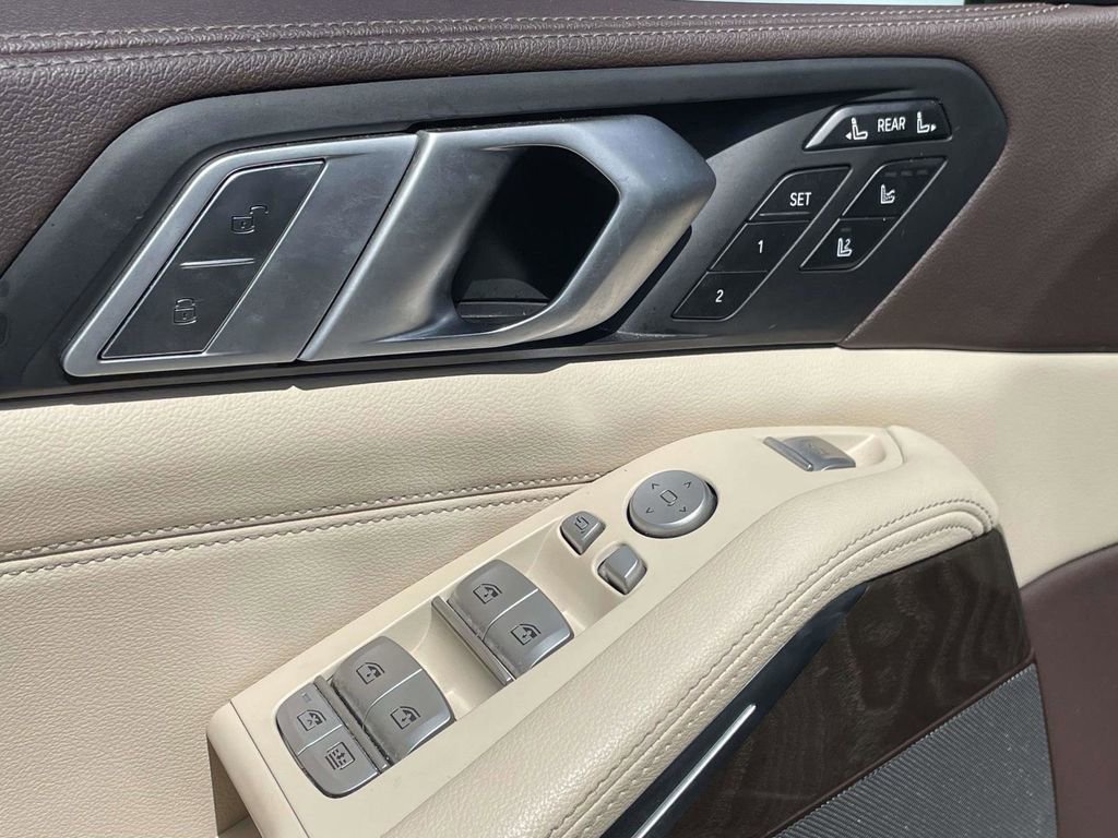 Used 2019 BMW X7 xDrive40i w/ Premium Package image 16
