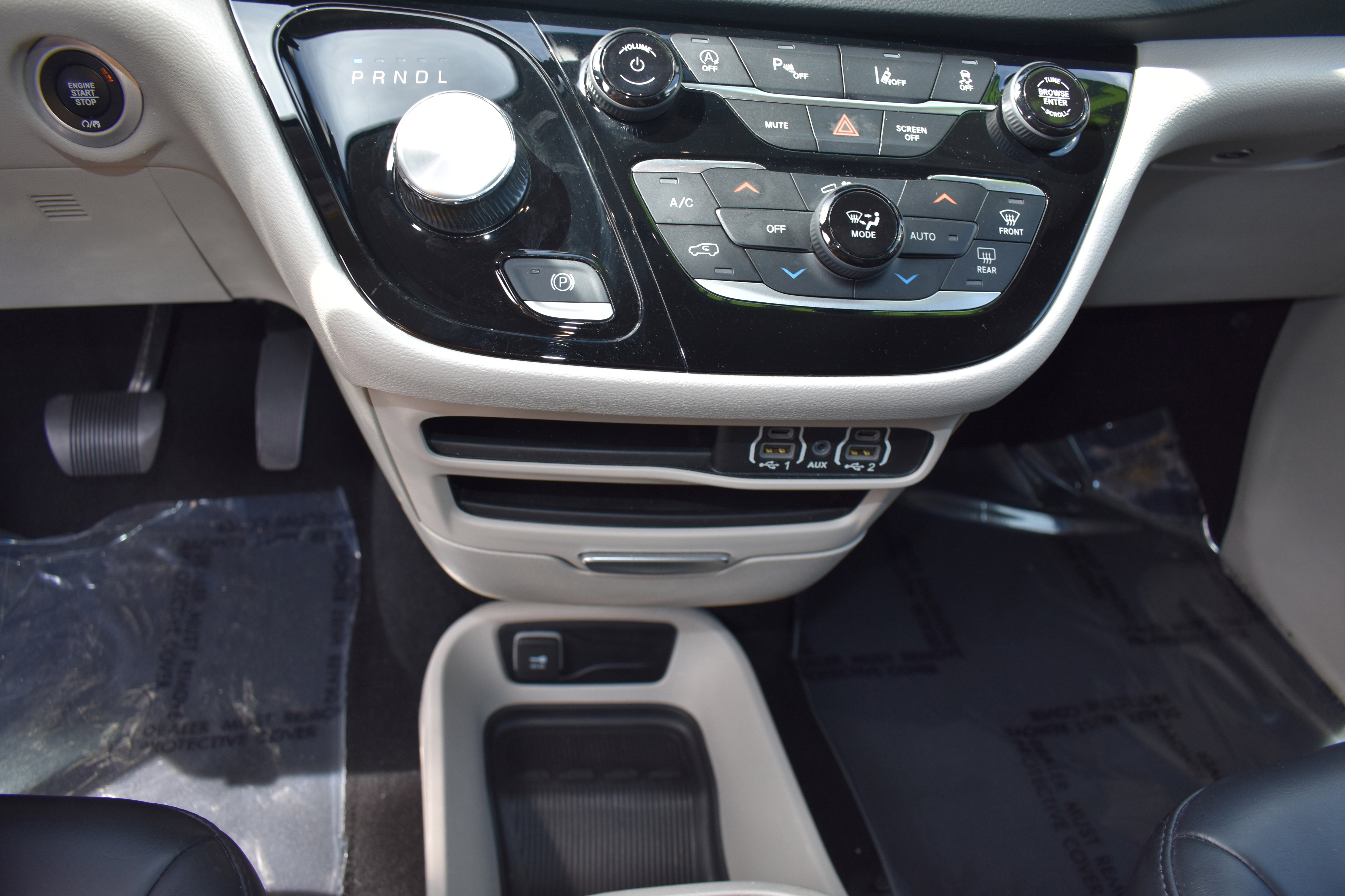 Used 2023 Chrysler Pacifica Touring-L image 21
