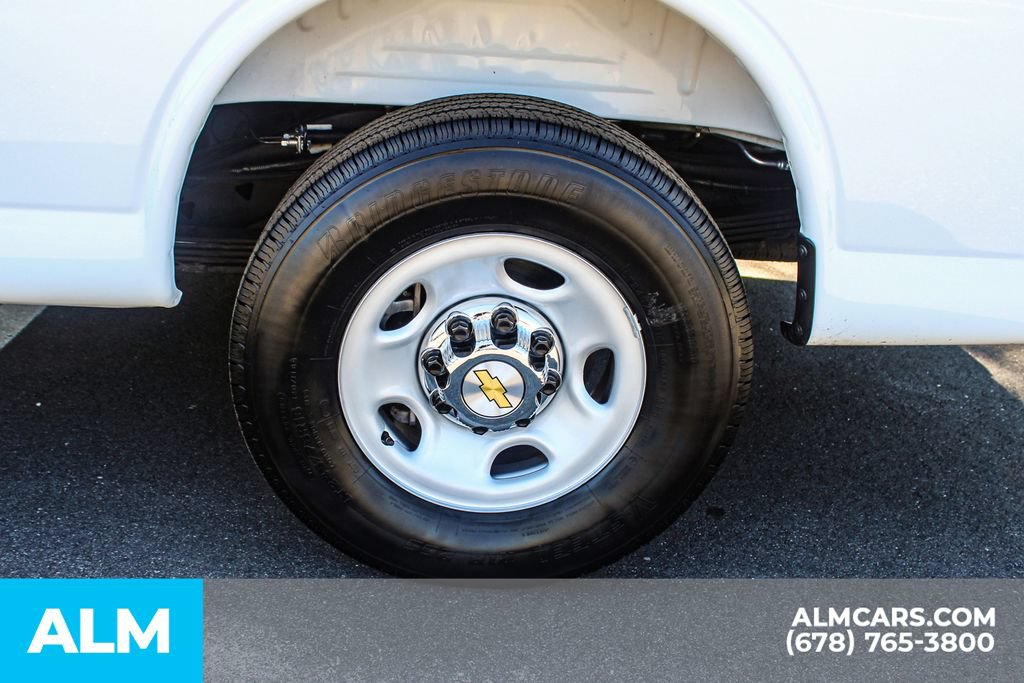 Used 2025 Chevrolet Express 3500 LT w/ LT Preferred Equipment Group RWD image 15