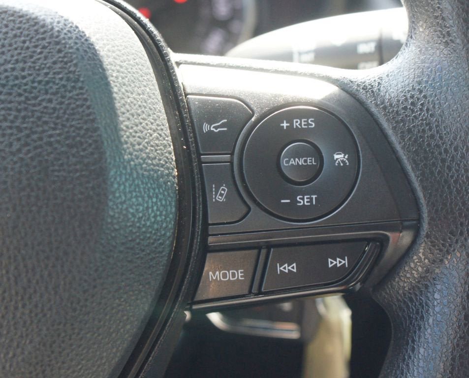 Used 2022 Toyota RAV4 LE FWD image 9