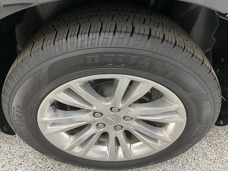 Used 2017 Chrysler 300 C image 20