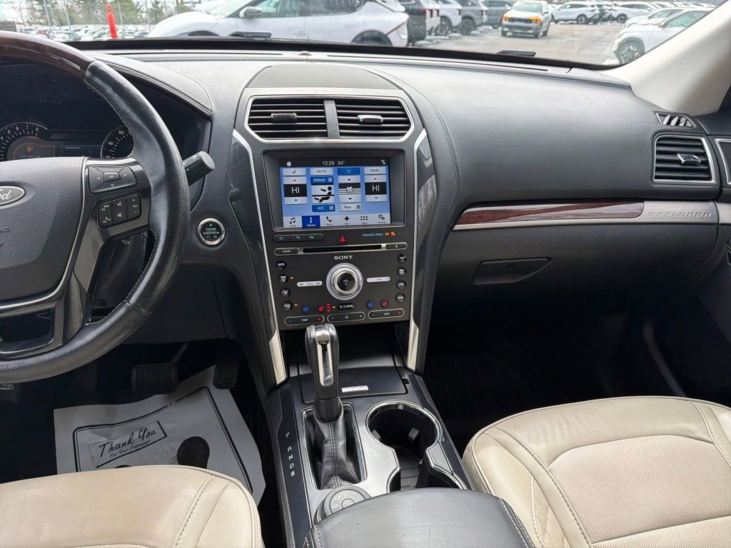 Used 2017 Ford Explorer Platinum image 17