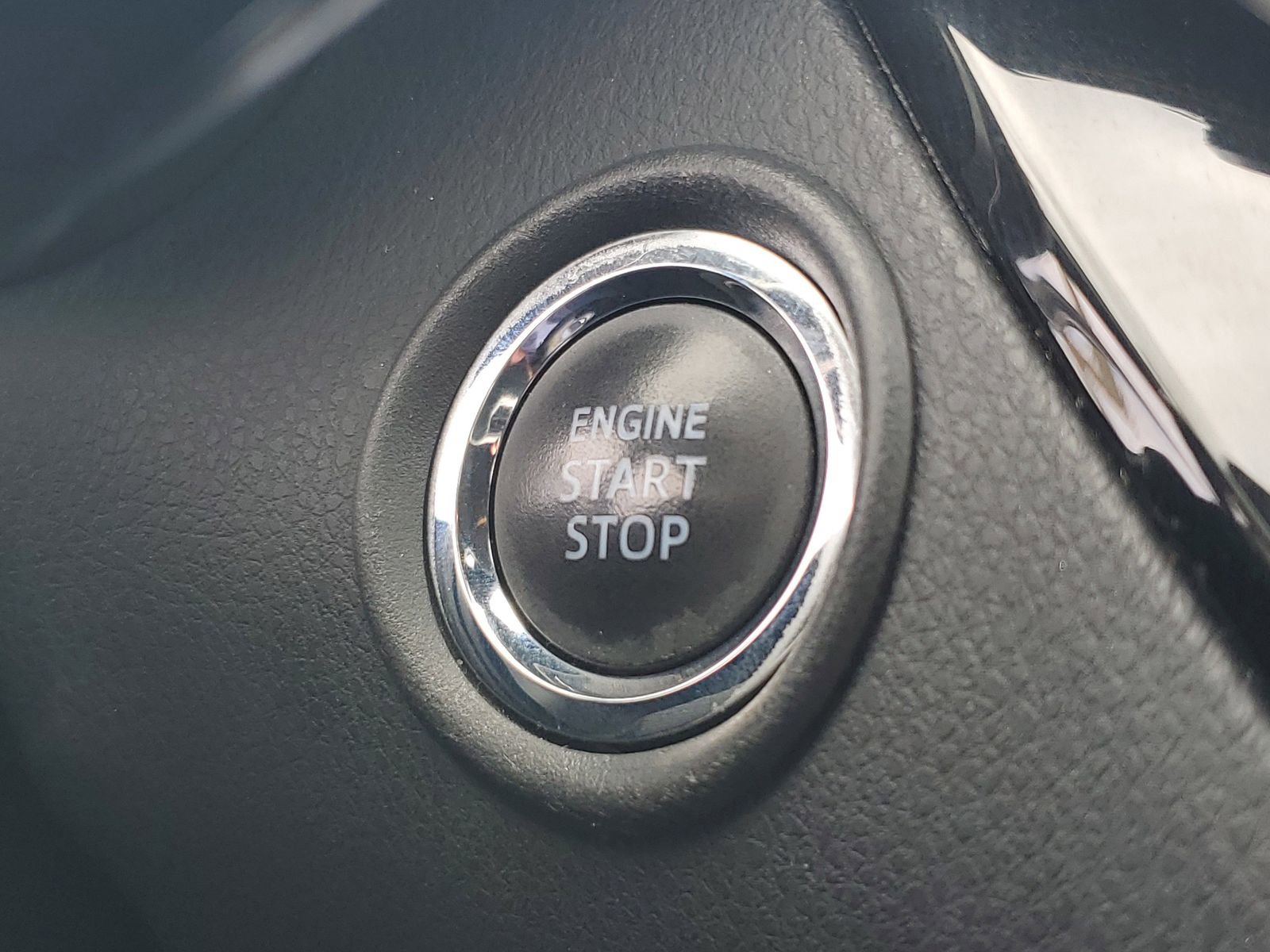 Used 2019 Toyota C-HR XLE FWD image 25