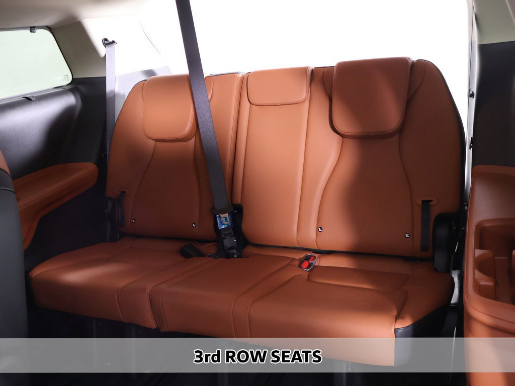 Used 2025 Kia Carnival EX FWD image 8