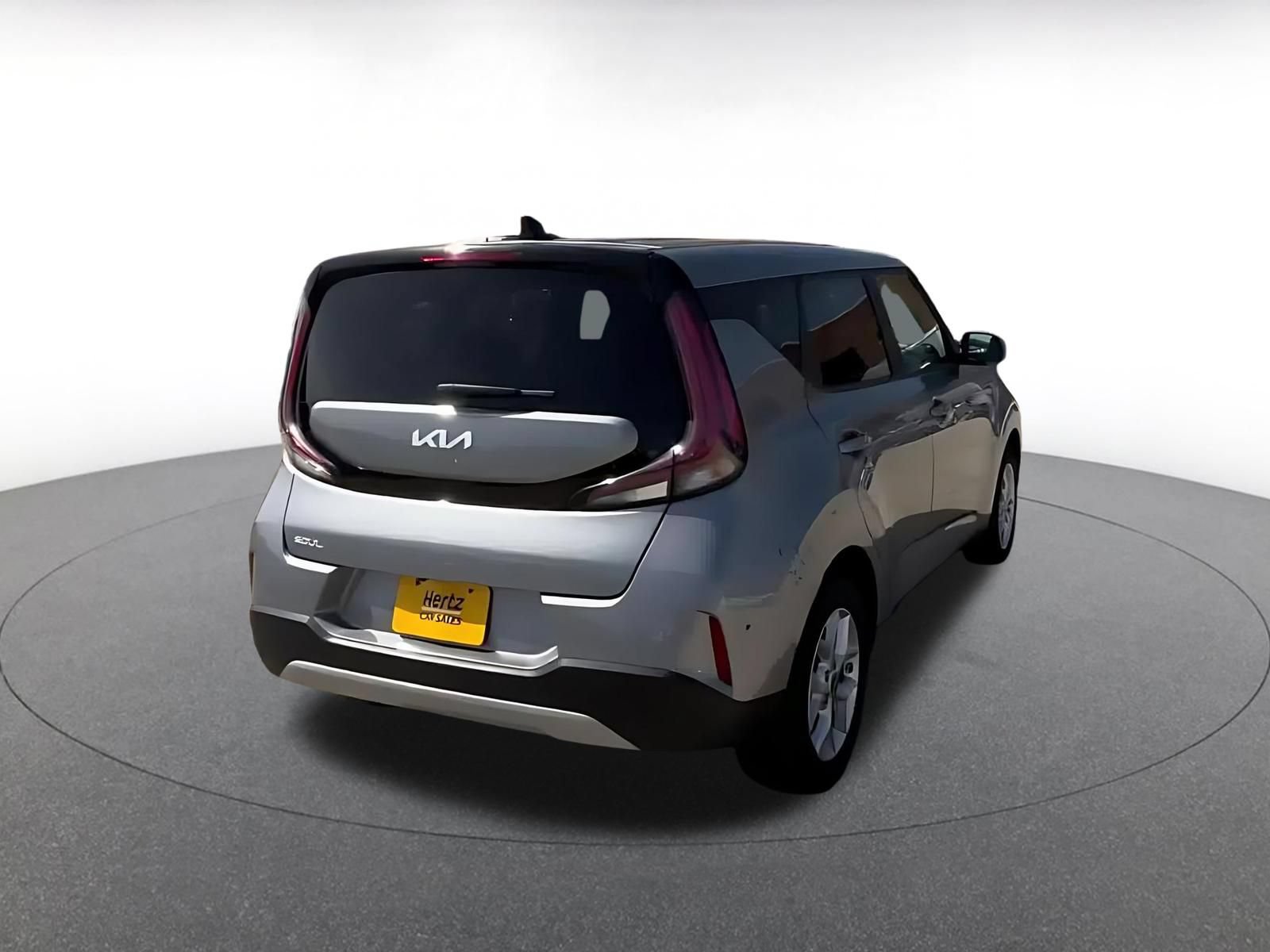 Used 2025 Kia Soul LX w/ LX Technology Package FWD image 13