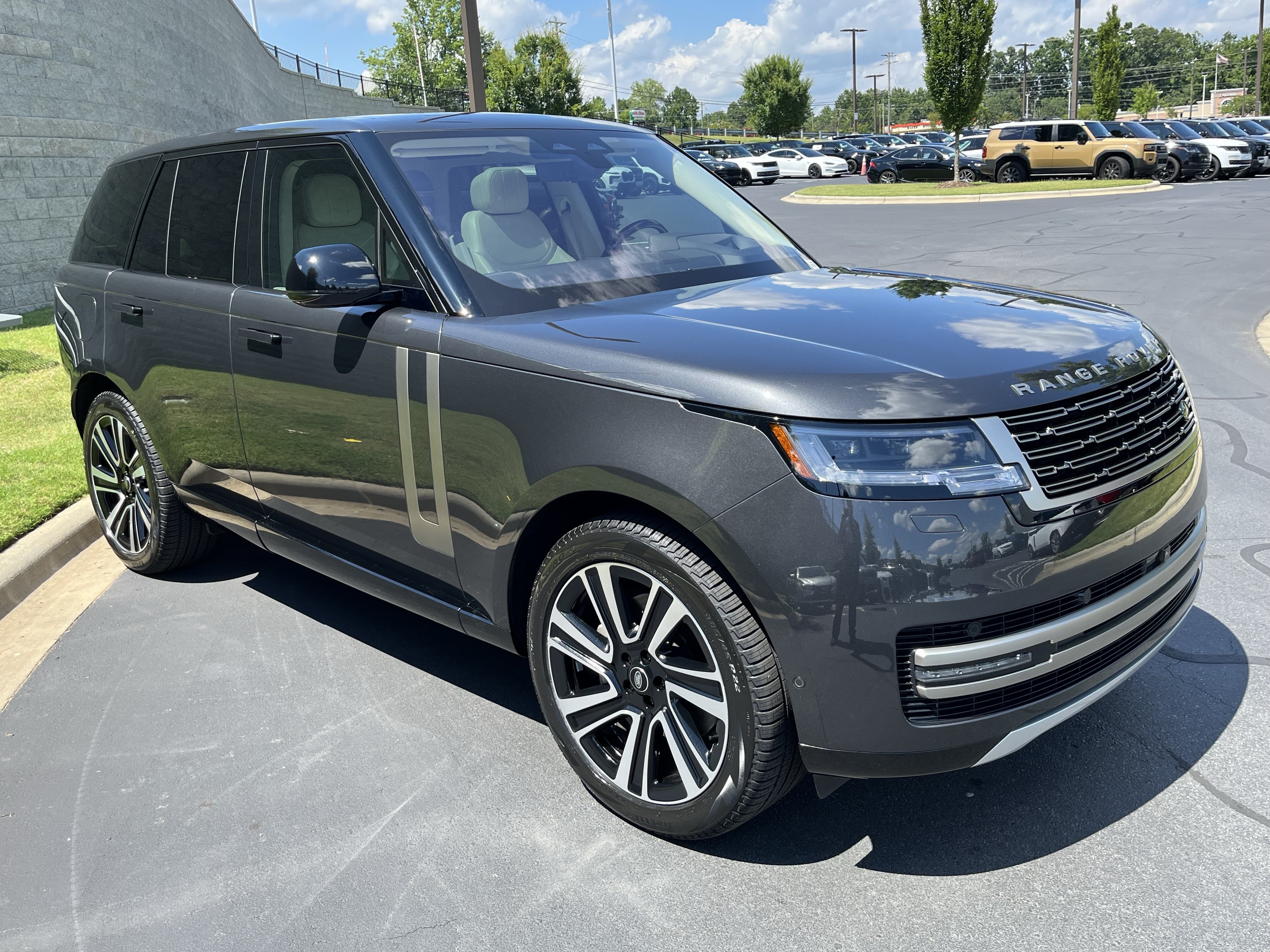 Used 2023 Land Rover Range Rover SE AWD/4WD image 9