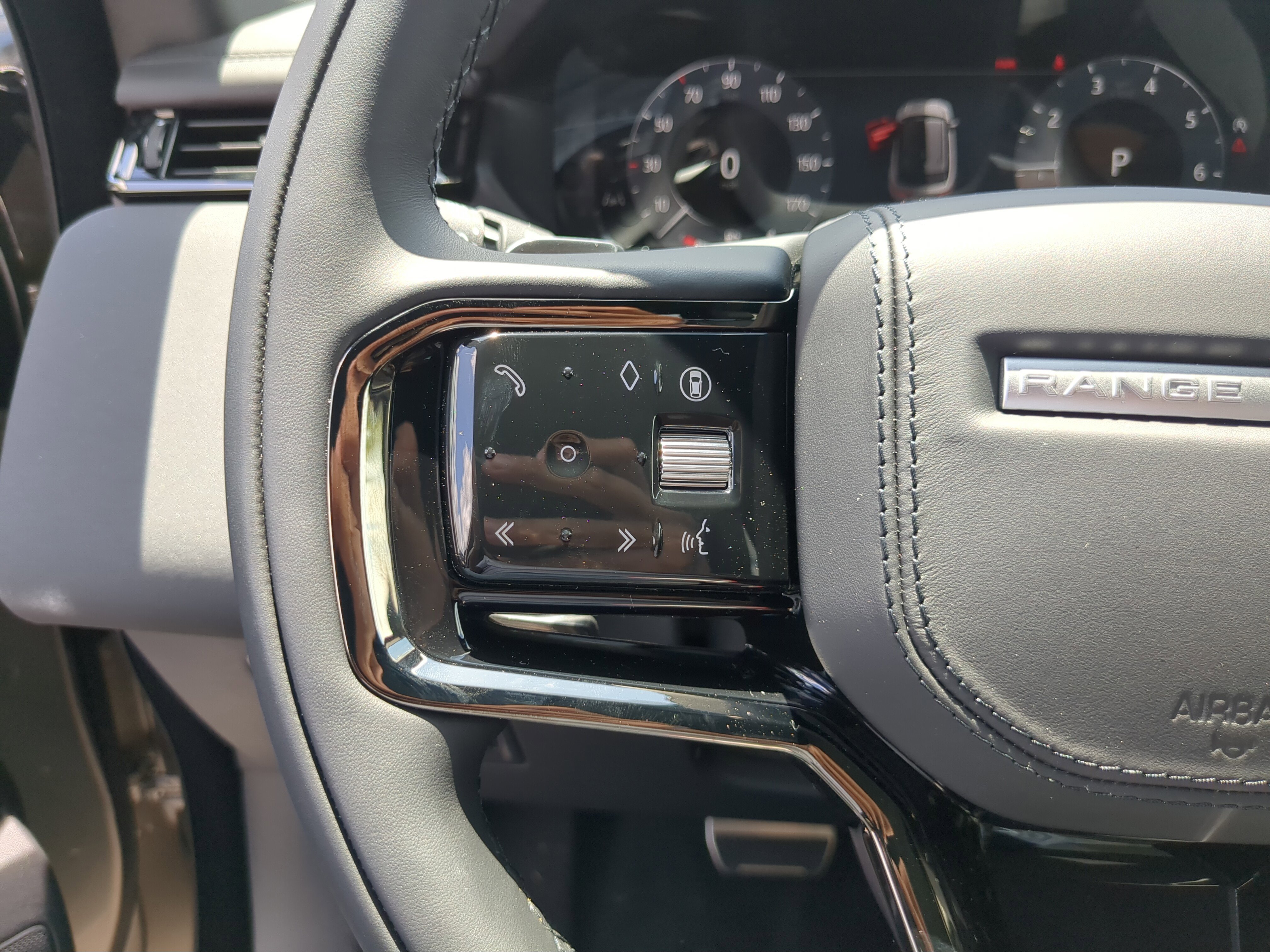 New 2026 Land Rover Range Rover Velar Dynamic SE image 27