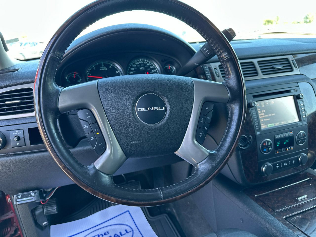 Used 2014 GMC Yukon XL Denali image 32