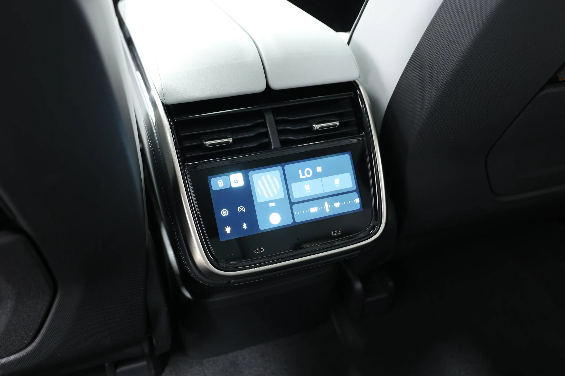 Used 2024 Rivian R1S Adventure Quad AWD/4WD image 67