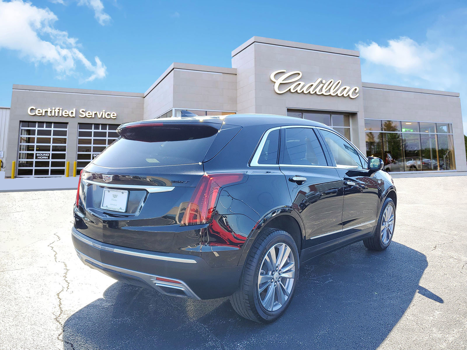 Certified 2023 Cadillac XT5 Premium Luxury image 3